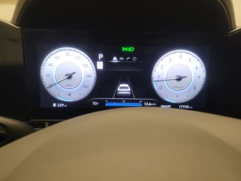 Used 2025 Hyundai Elantra SEL FWD image 23