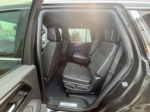 New 2025 GMC Yukon Elevation image 33