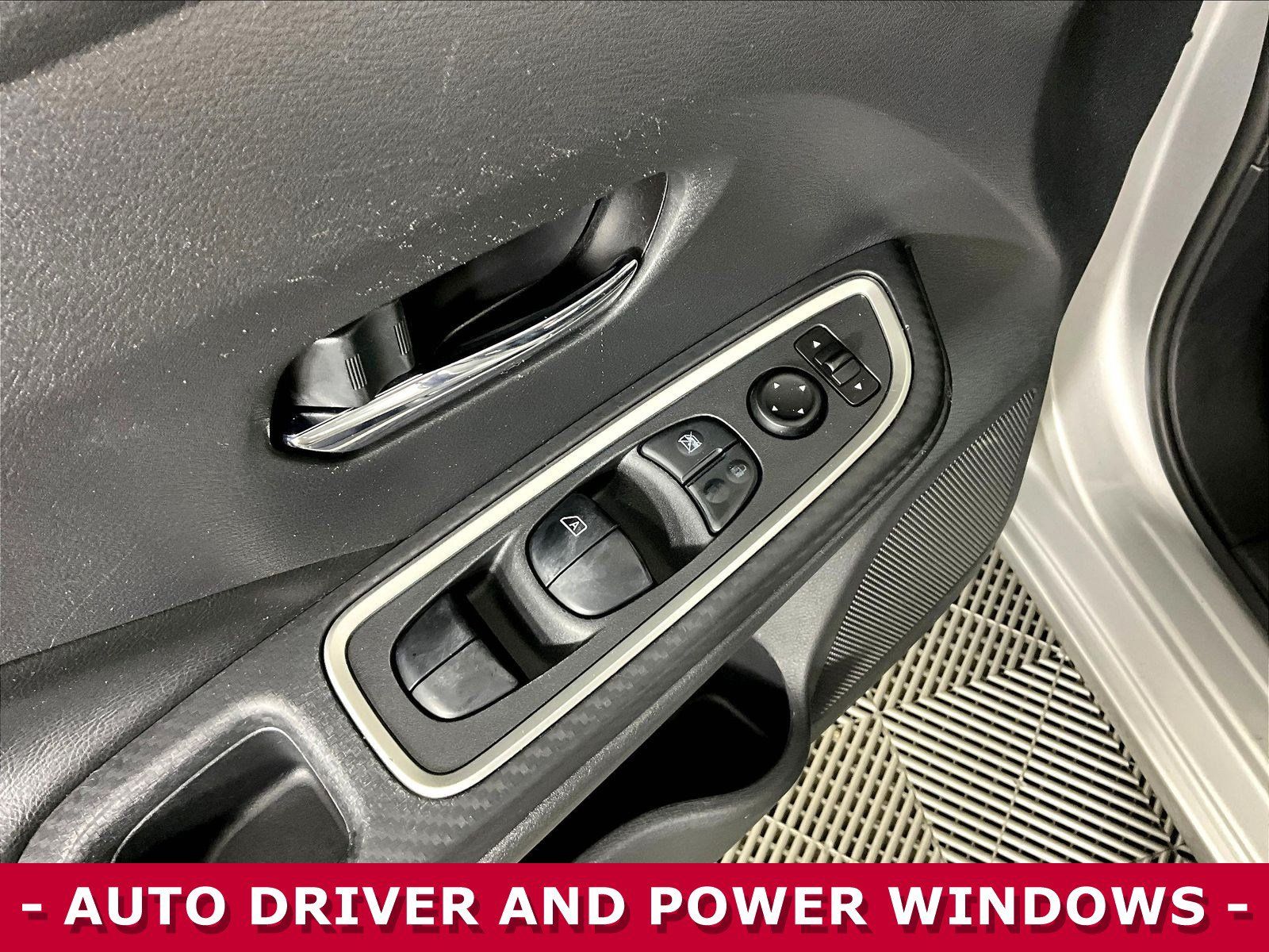 Used 2020 Nissan Versa SR w/ Convenience Package FWD image 38