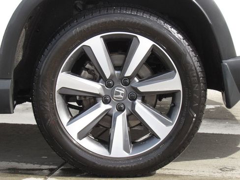 Used 2024 Honda Pilot Touring image 10