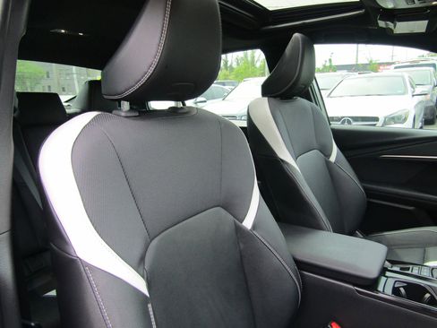 Used 2026 Toyota Camry SE w/ Multimedia Upgrade Package image 15