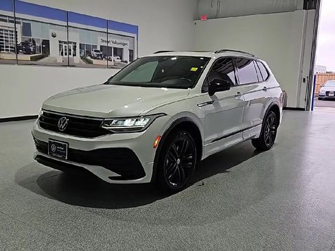 Certified 2022 Volkswagen Tiguan SE R-Line AWD/4WD image 4