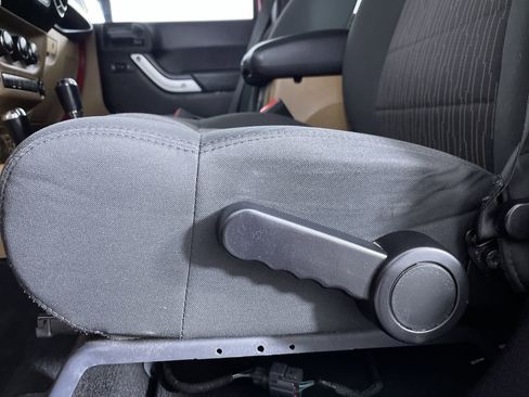 Used 2012 Jeep Wrangler Unlimited Sahara w/ Connectivity Group image 13