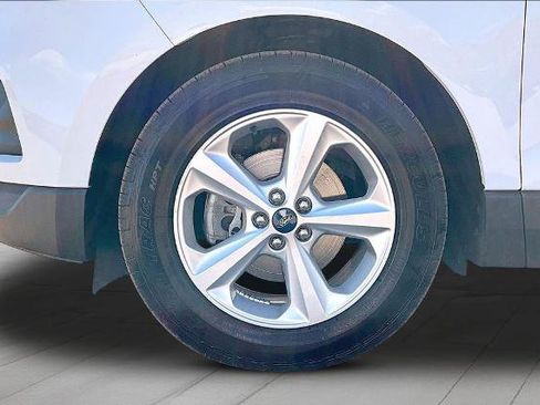 Certified 2019 Ford Edge SE FWD image 9