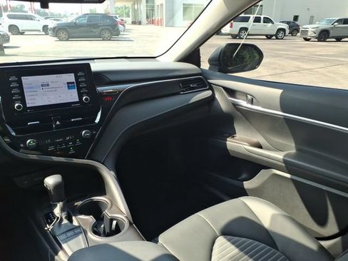 Used 2024 Toyota Camry SE FWD image 10