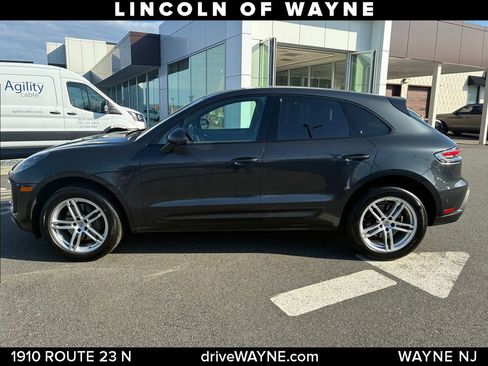 Used 2022 Porsche Macan AWD/4WD image 2