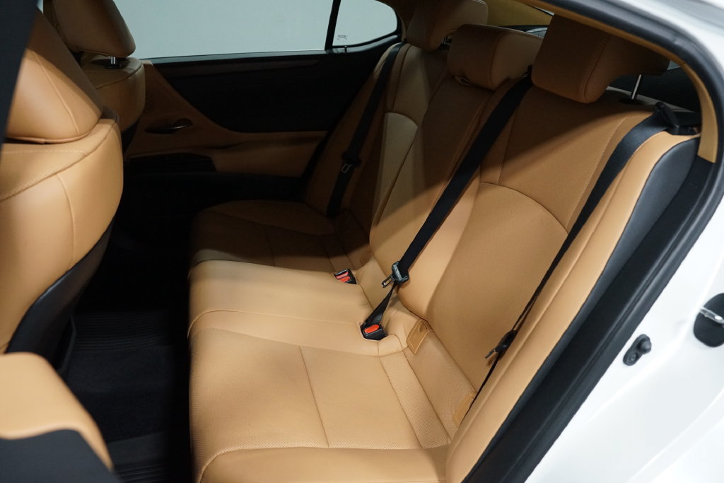 Used 2024 Lexus ES 350 w/ Premium Package FWD image 28