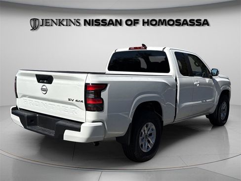 Used 2024 Nissan Frontier SV image 10