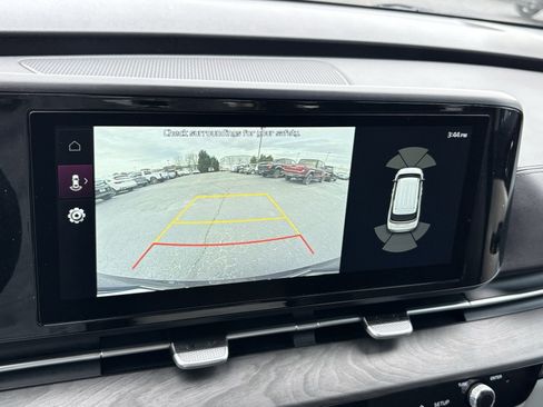 Used 2024 Kia Carnival EX image 5