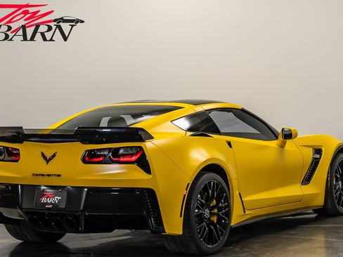Used 2015 Chevrolet Corvette Z06 w/ 3LZ Preferred Equipment Group image 13