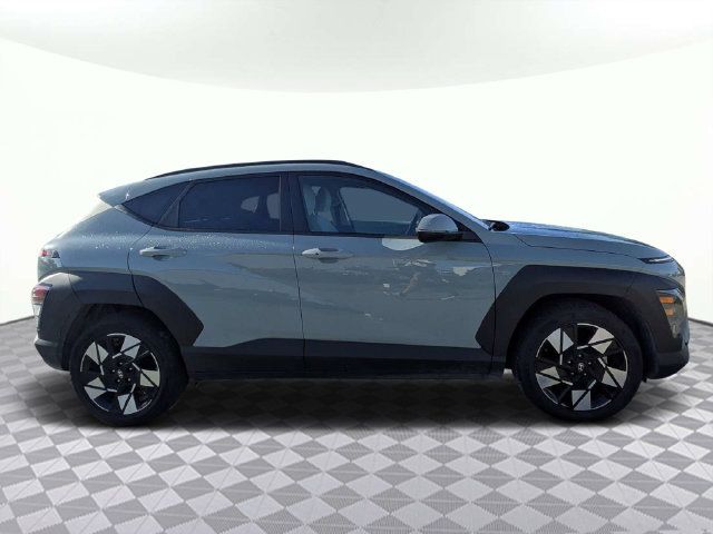 Used 2025 Hyundai Kona SEL FWD image 2