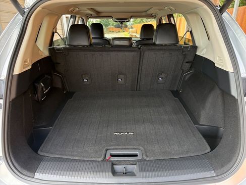 Used 2024 Nissan Rogue SV w/ SV Premium Package image 31