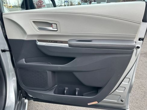 Used 2021 Toyota Sienna XLE image 17