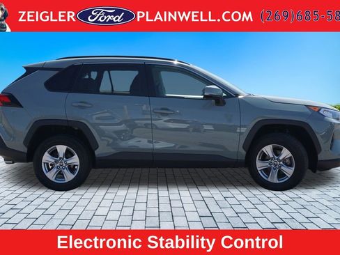 Used 2021 Toyota RAV4 XLE AWD/4WD image 6