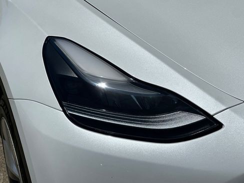 Used 2023 Tesla Model Y Long Range AWD/4WD image 43