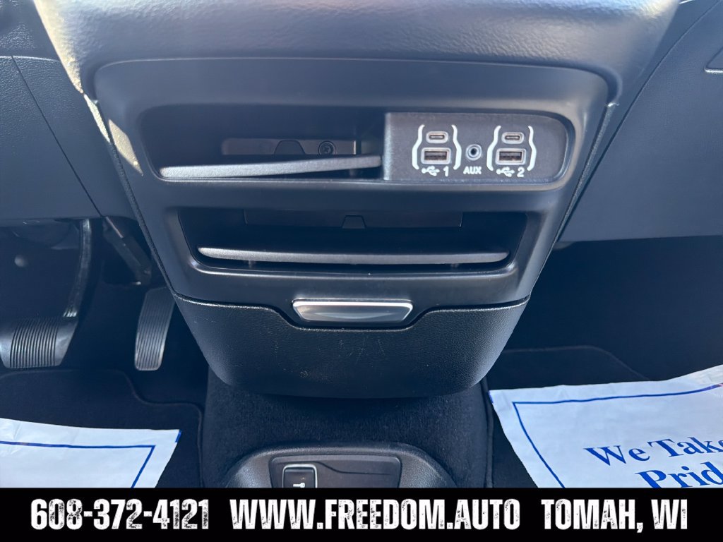 Used 2025 Chrysler Pacifica Select FWD image 19