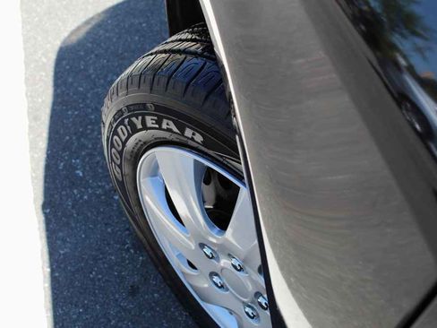 Used 2015 Nissan Versa SV image 30