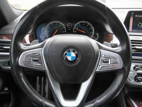 Used 2019 BMW 740i w/ Executive Package image 19