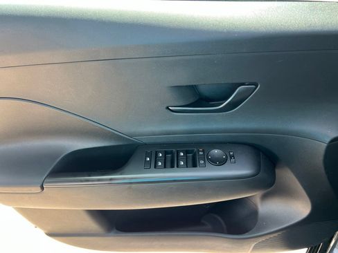 Used 2025 Hyundai Kona SEL FWD image 14