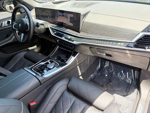 Used 2025 BMW X5 xDrive40i w/ M Sport Package AWD/4WD image 13