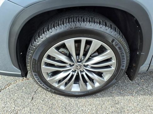 Used 2021 Toyota Highlander Platinum image 10