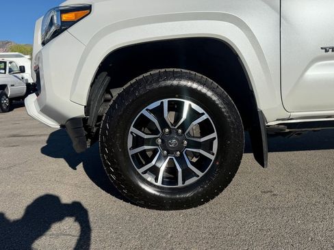 Used 2023 Toyota Tacoma TRD Sport w/ TRD Premium Sport Package image 9
