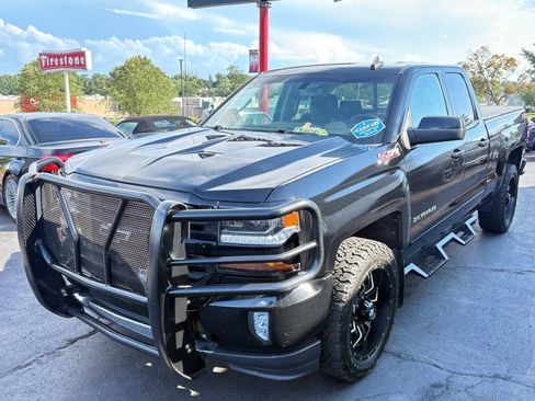 Used 2018 Chevrolet Silverado 1500 LT w/ All Star Edition AWD/4WD image 3
