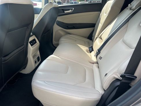 Used 2022 Ford Edge Titanium image 19
