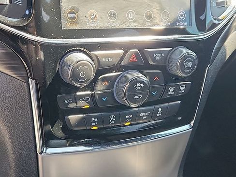 Used 2019 Jeep Grand Cherokee Altitude AWD/4WD image 16