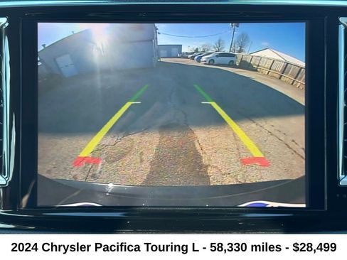 Used 2024 Chrysler Pacifica Touring-L image 18