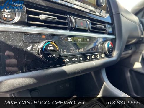 Used 2025 Nissan Pathfinder SV FWD image 8
