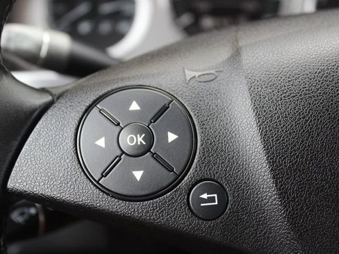 Used 2010 Mercedes-Benz GLK 350 2WD image 11