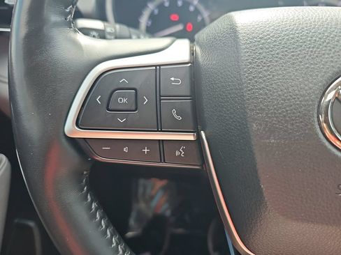 Used 2022 Toyota Highlander Limited FWD image 17