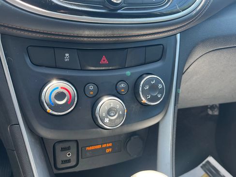 Used 2017 Chevrolet Trax LT w/ LT Convenience Package FWD image 20