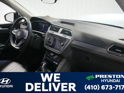 Used 2022 Volkswagen Tiguan SE w/ Panoramic Sunroof Package image 14