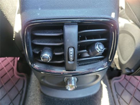 Used 2017 MINI Cooper Clubman S image 10