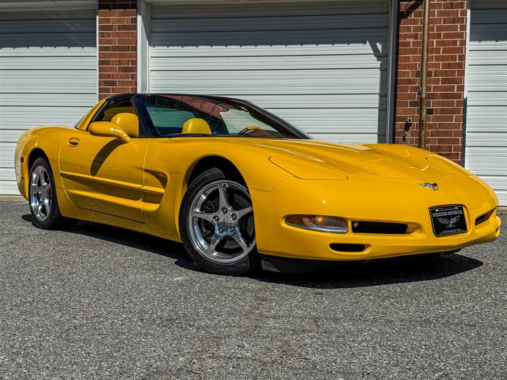 Used 2003 Chevrolet Corvette Coupe w/ Preferred Equipment Group RWD image 27