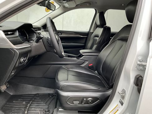 Used 2023 Jeep Grand Cherokee L Limited image 11