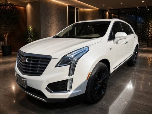Used 2017 Cadillac XT5 Platinum w/ Driver Assist Package AWD/4WD image 2