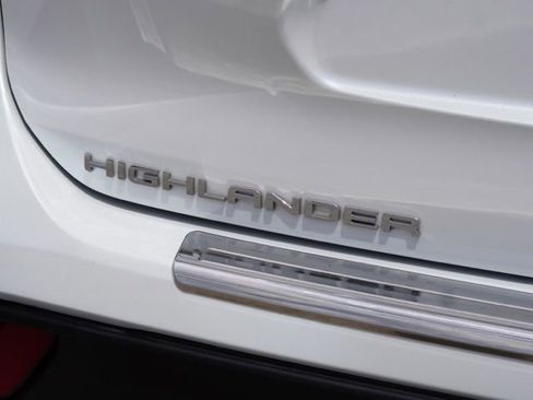 Used 2023 Toyota Highlander XSE AWD/4WD image 9