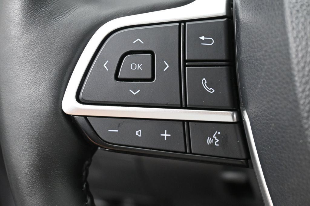 Certified 2024 Toyota Highlander Limited AWD/4WD image 18