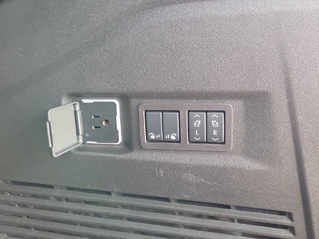 Used 2026 GMC Yukon Elevation RWD image 7