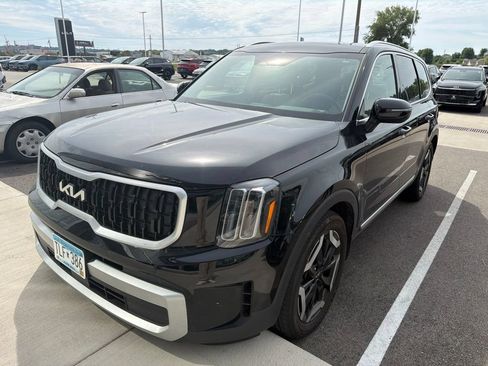 Certified 2023 Kia Telluride EX w/ EX Captain's Chair Package AWD/4WD image 2