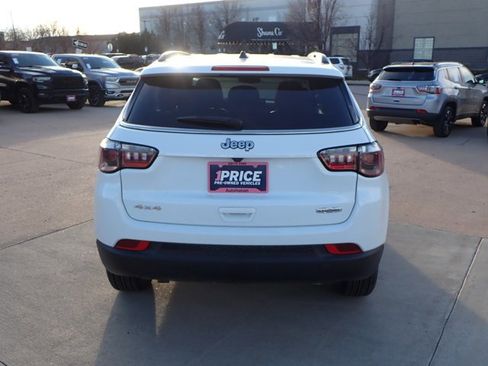 Used 2024 Jeep Compass Latitude image 3