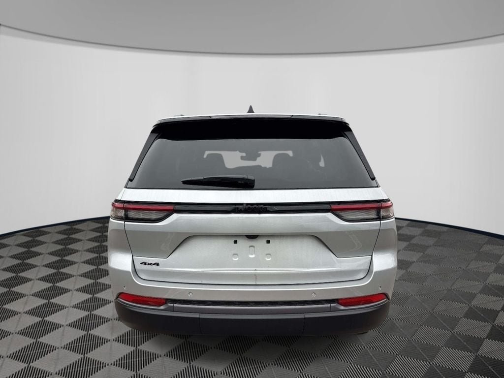 New 2026 Jeep Grand Cherokee Altitude AWD/4WD image 3