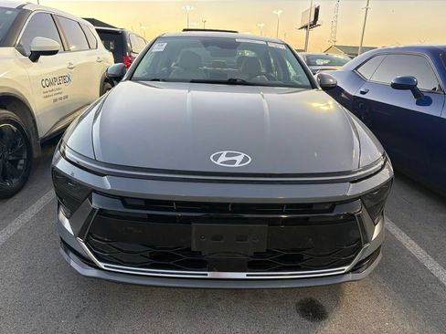 Used 2025 Hyundai Sonata SEL FWD image 2
