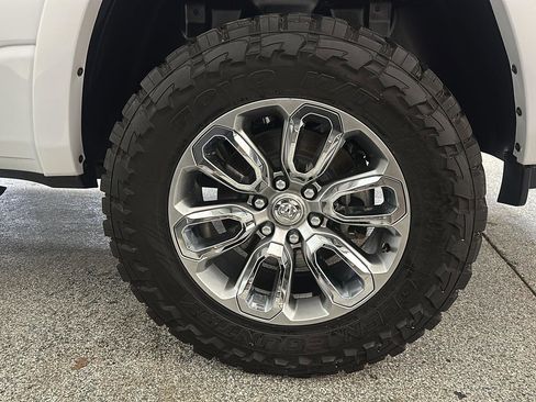 Used 2024 RAM 1500 Laramie AWD/4WD image 11