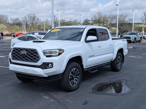 Used 2021 Toyota Tacoma TRD Sport w/ TRD Premium Sport Package image 4
