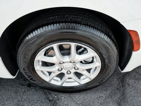 Used 2026 Chrysler Pacifica Select FWD image 9