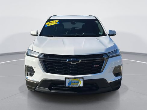 Used 2023 Chevrolet Traverse RS image 2